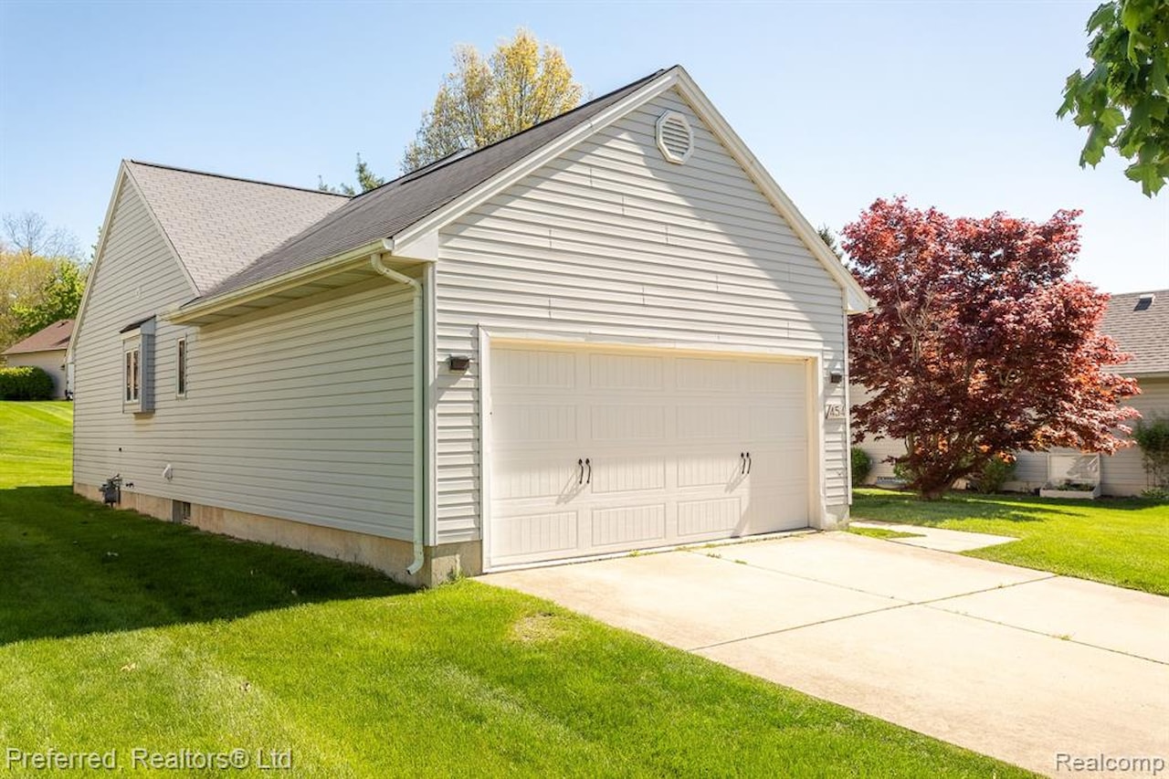 454 Woodland Dr in Saline, MI Photo 36