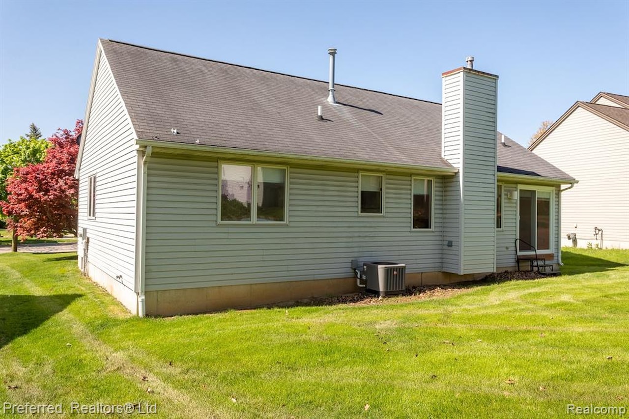 454 Woodland Dr in Saline, MI Photo 33