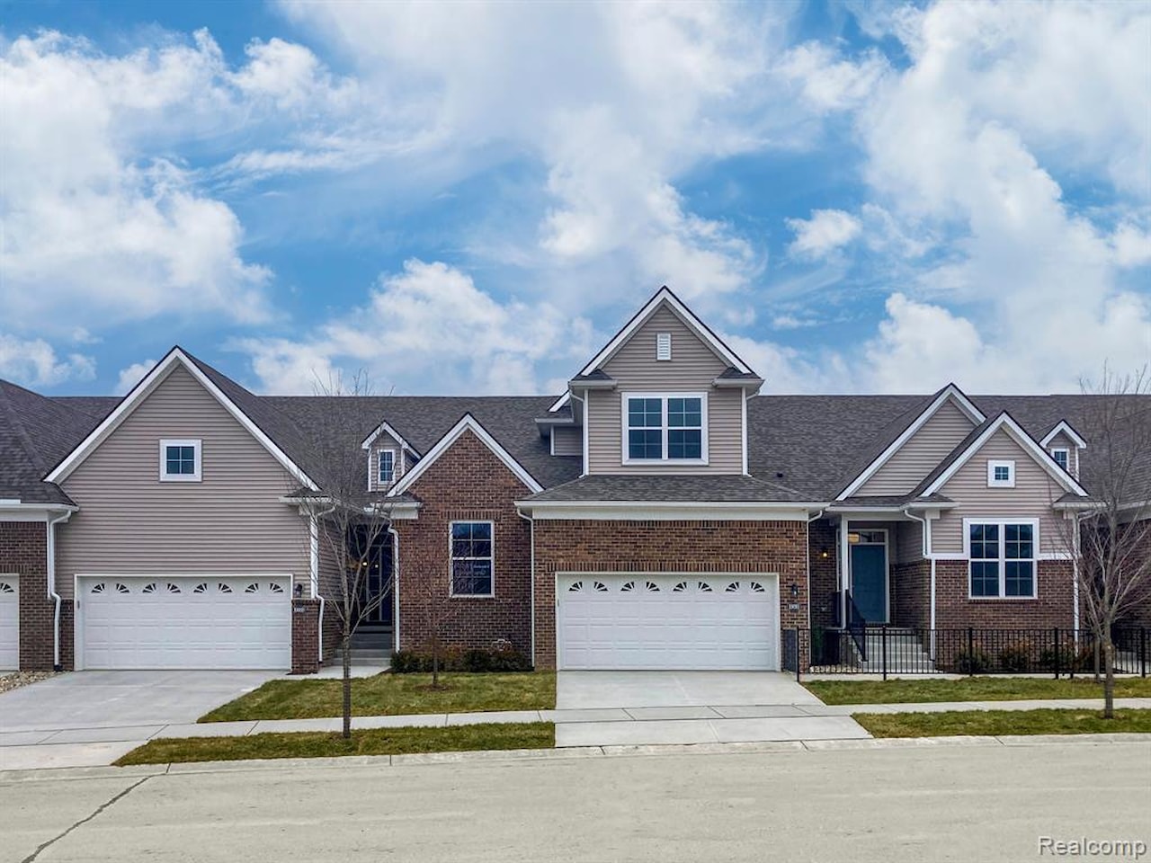 2215 Chase Dr #102 in Hartland Twp, MI