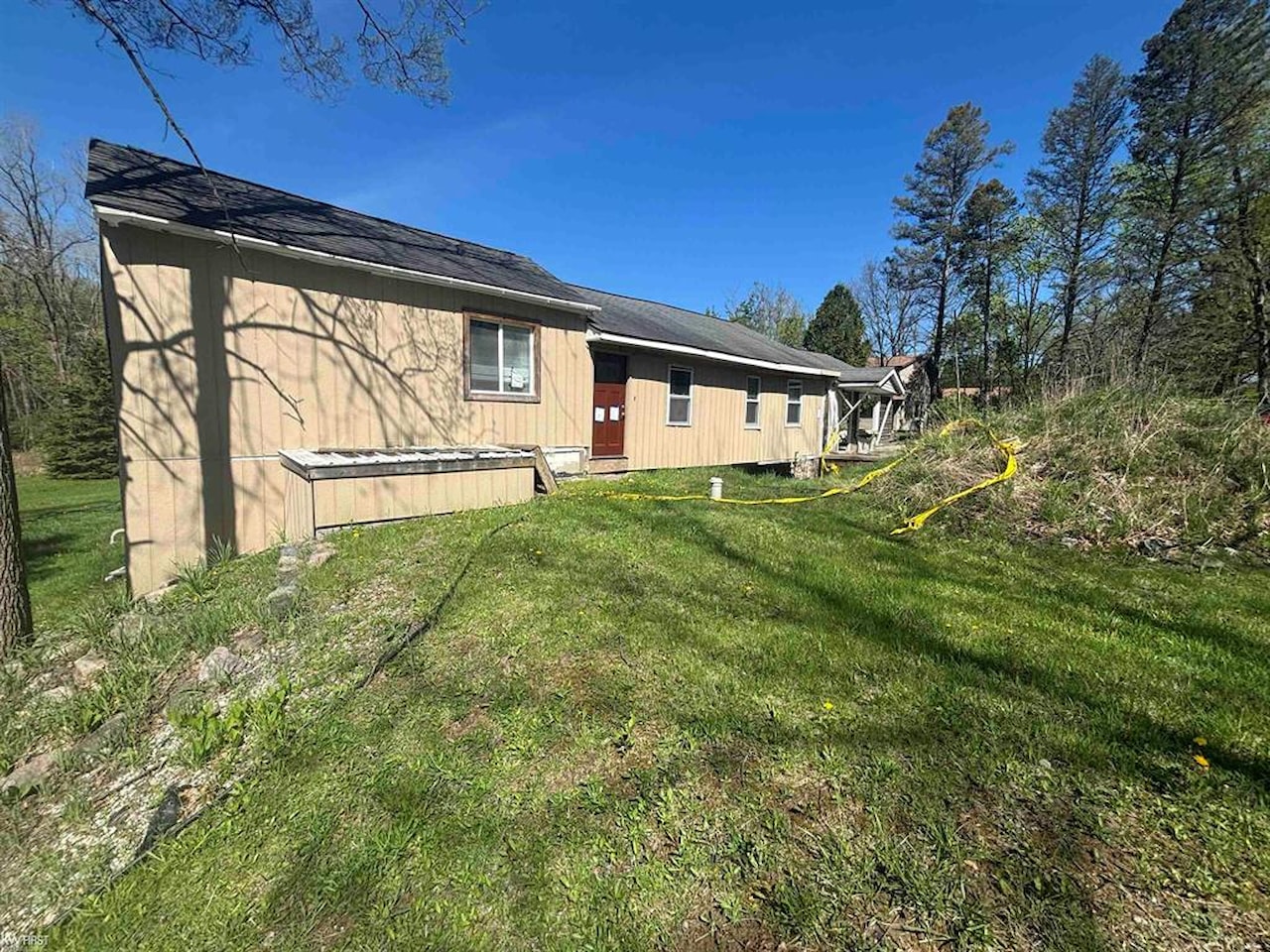 7415 Linden Rd in Tyrone Twp, MI