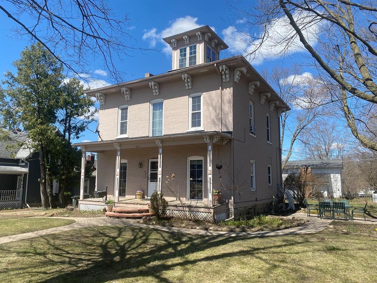 227 Railroad St in Chelsea, MI Photo 4