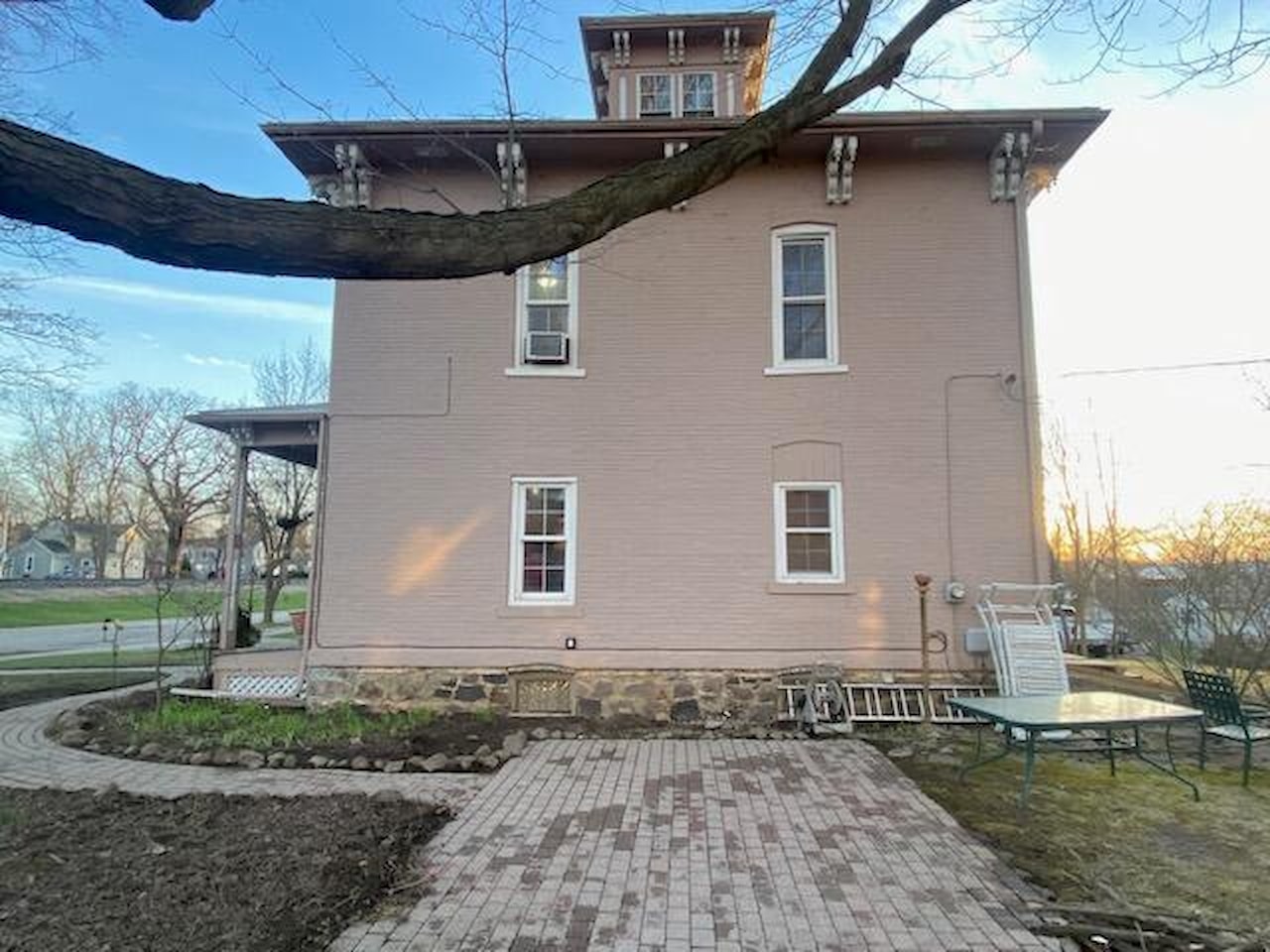 227 Railroad St in Chelsea, MI Photo 5