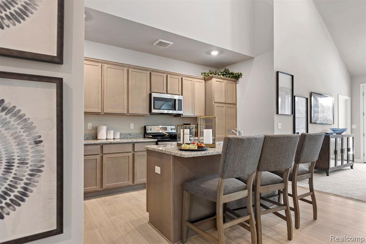 2215 Chase Dr #102 in Hartland Twp, MI Photo 9