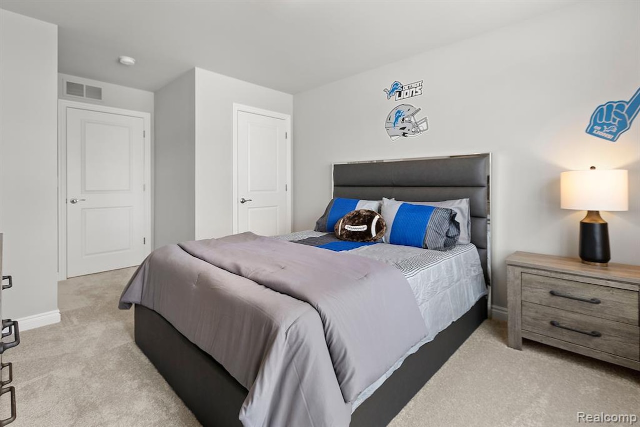 2215 Chase Dr #102 in Hartland Twp, MI Photo 14