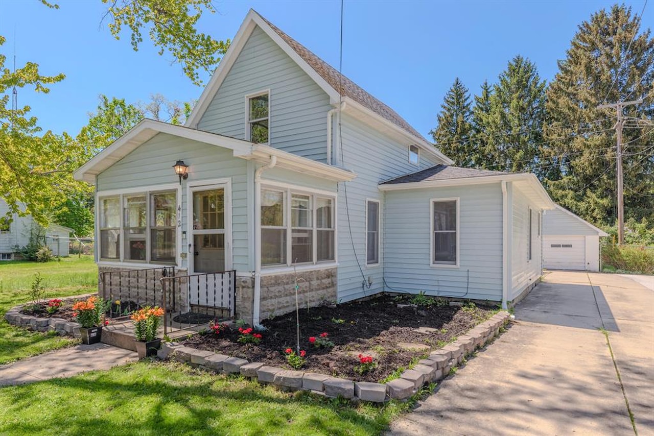 412 Wilkinson St in Chelsea, MI