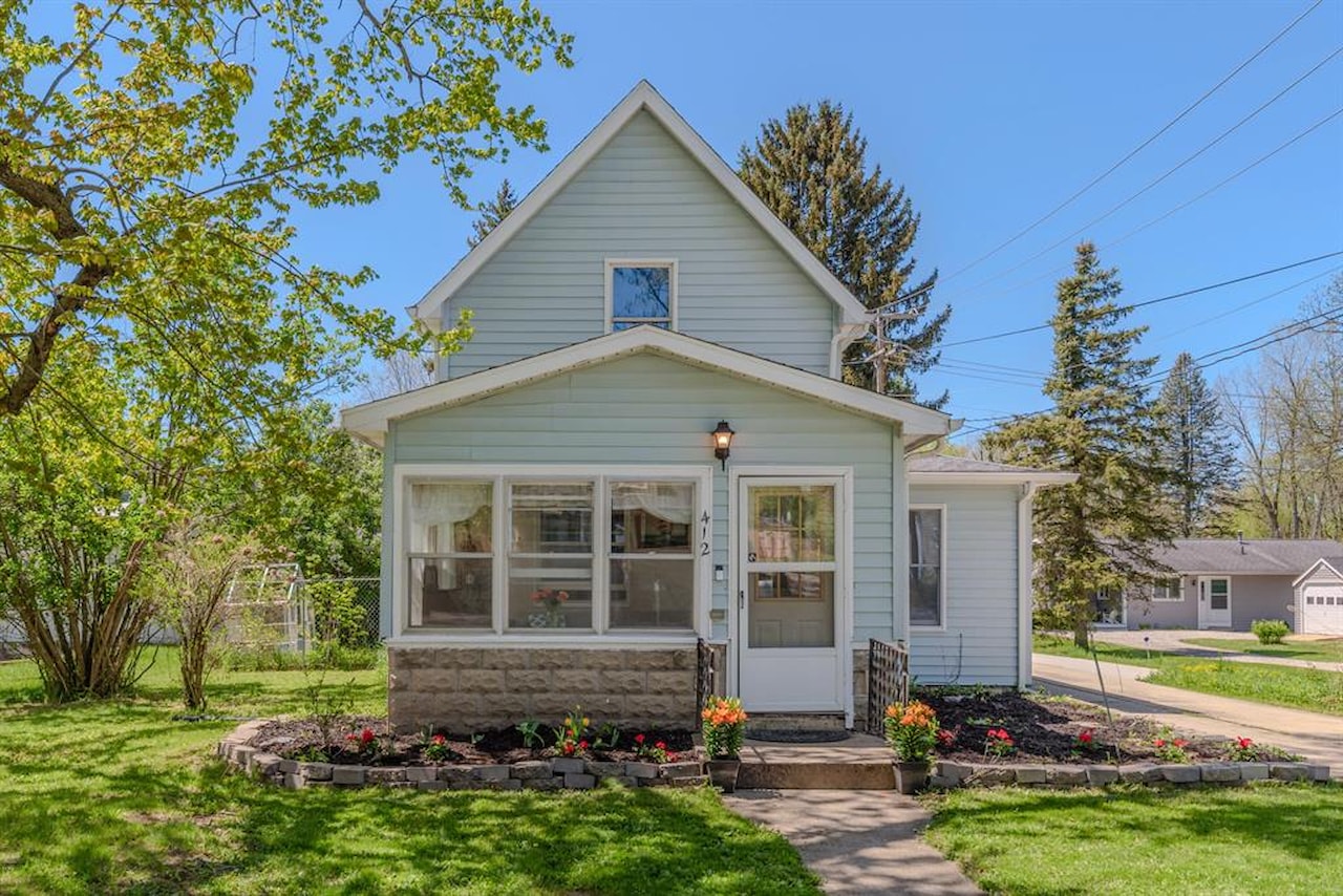 412 Wilkinson St in Chelsea, MI Photo 2