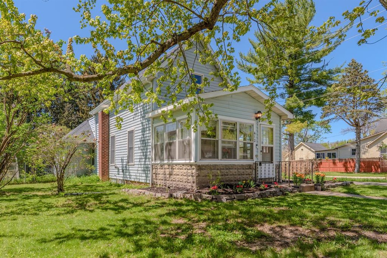 412 Wilkinson St in Chelsea, MI Photo 3
