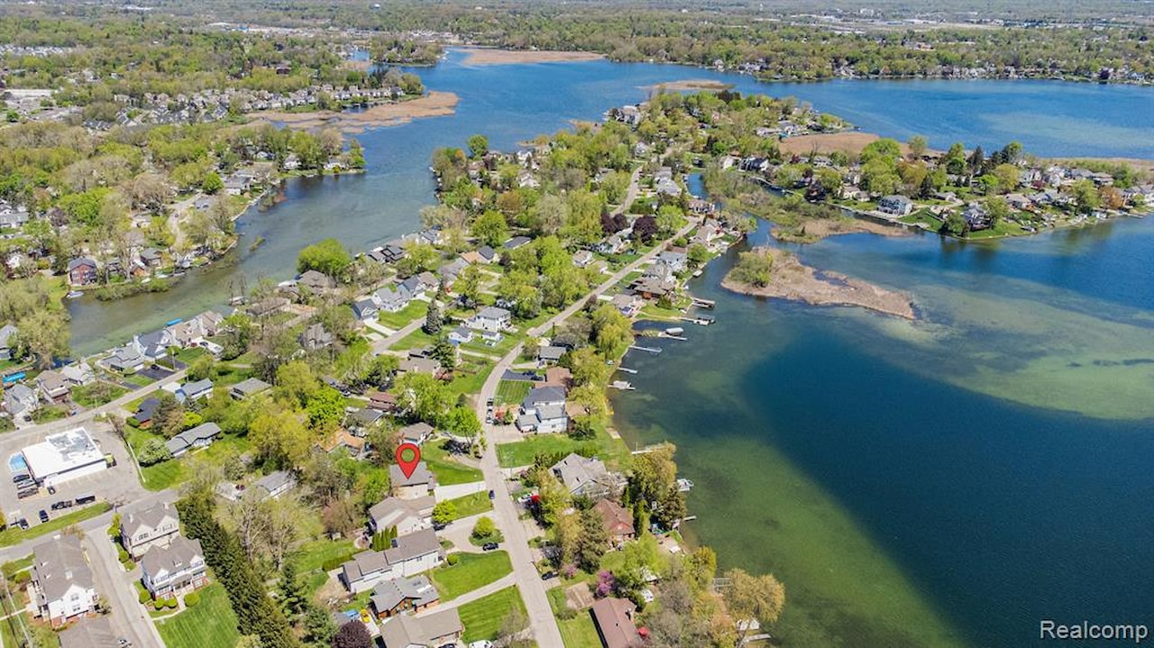 1540 Kessler Ave in Keego Harbor, MI Photo 46