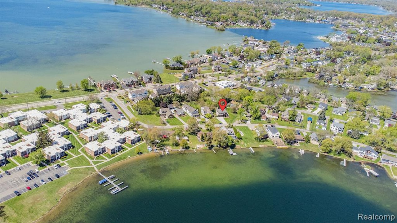 1540 Kessler Ave in Keego Harbor, MI Photo 47