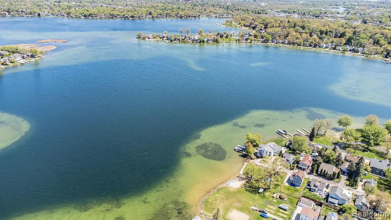 1540 Kessler Ave in Keego Harbor, MI Photo 48