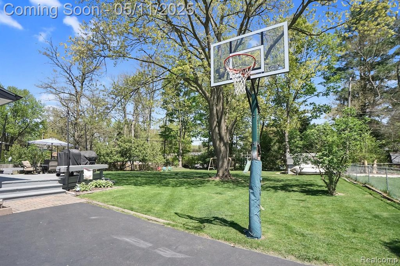 430 Chester Ct in South Lyon, MI Photo 51