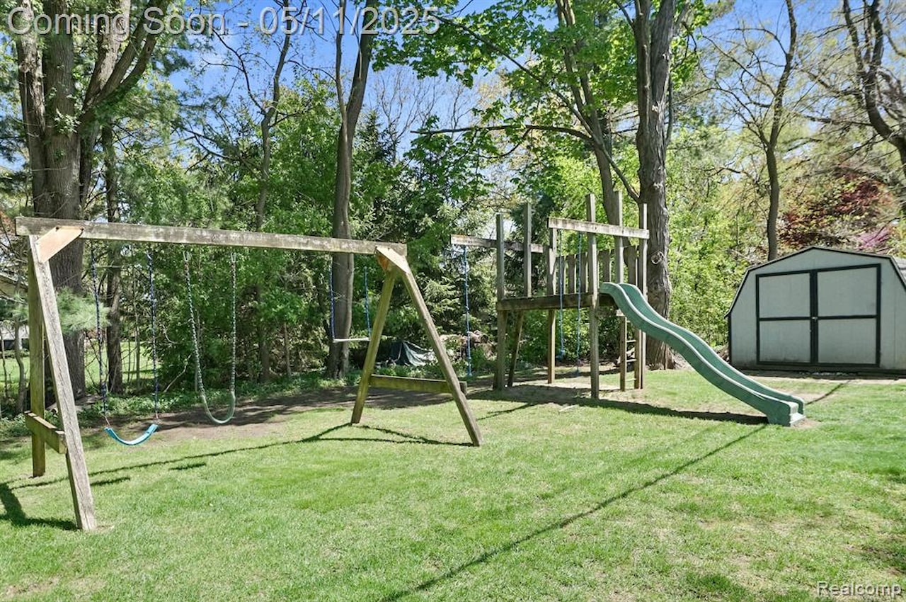 430 Chester Ct in South Lyon, MI Photo 12