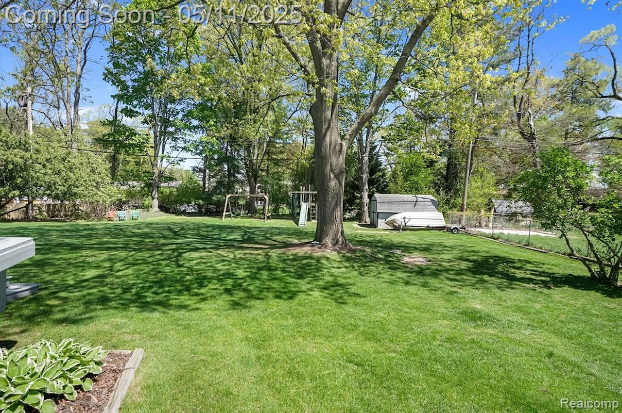 430 Chester Ct in South Lyon, MI Photo 8