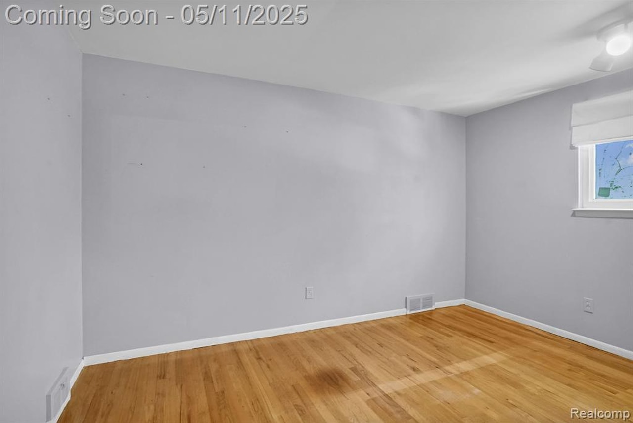 430 Chester Ct in South Lyon, MI Photo 39