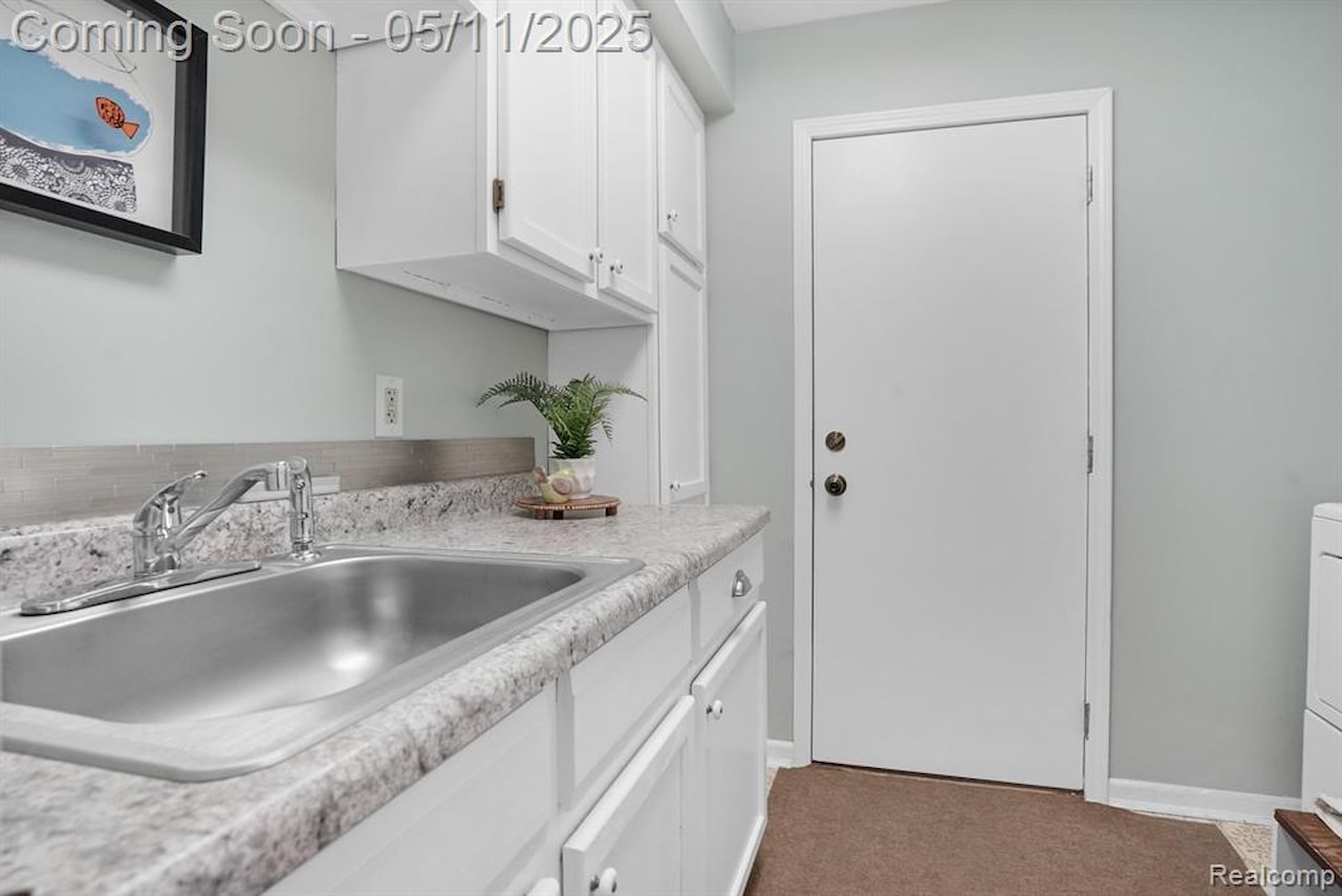 430 Chester Ct in South Lyon, MI Photo 45