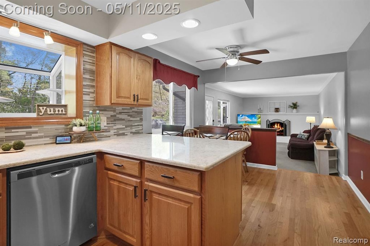430 Chester Ct in South Lyon, MI Photo 23