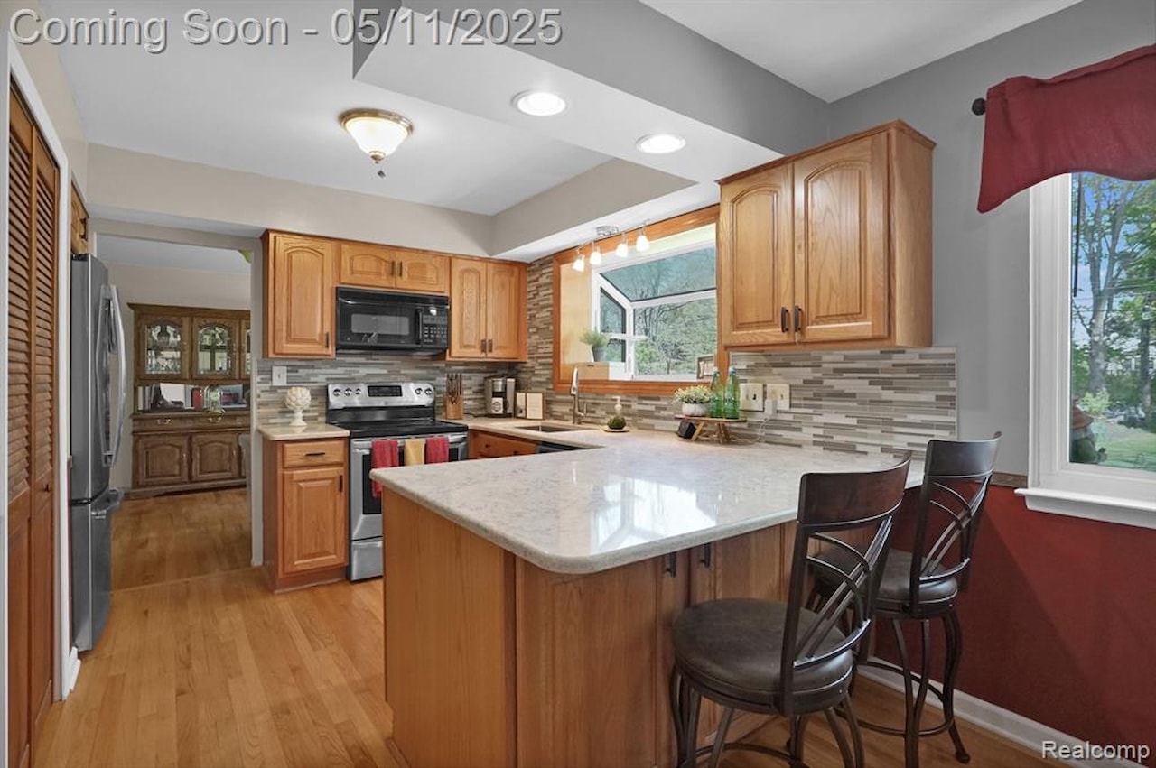 430 Chester Ct in South Lyon, MI Photo 26
