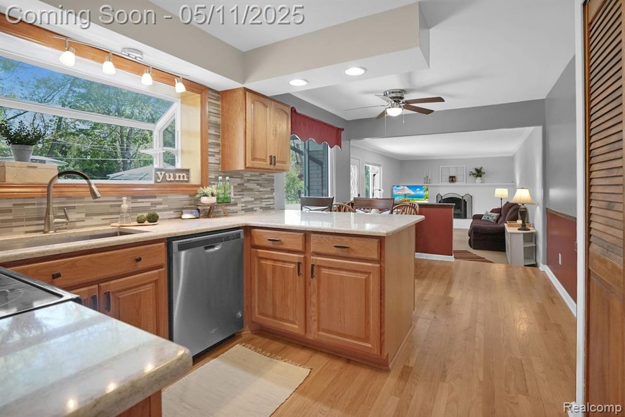 430 Chester Ct in South Lyon, MI Photo 22