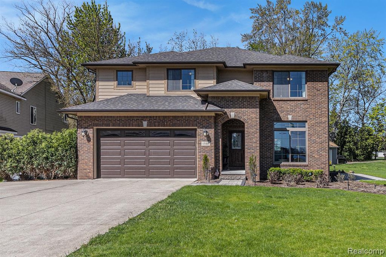 1540 Kessler Ave in Keego Harbor, MI Photo 4