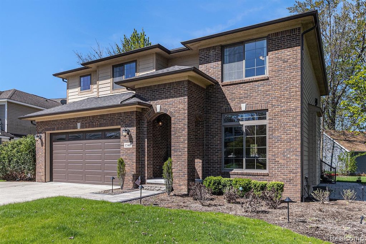 1540 Kessler Ave in Keego Harbor, MI Photo 5