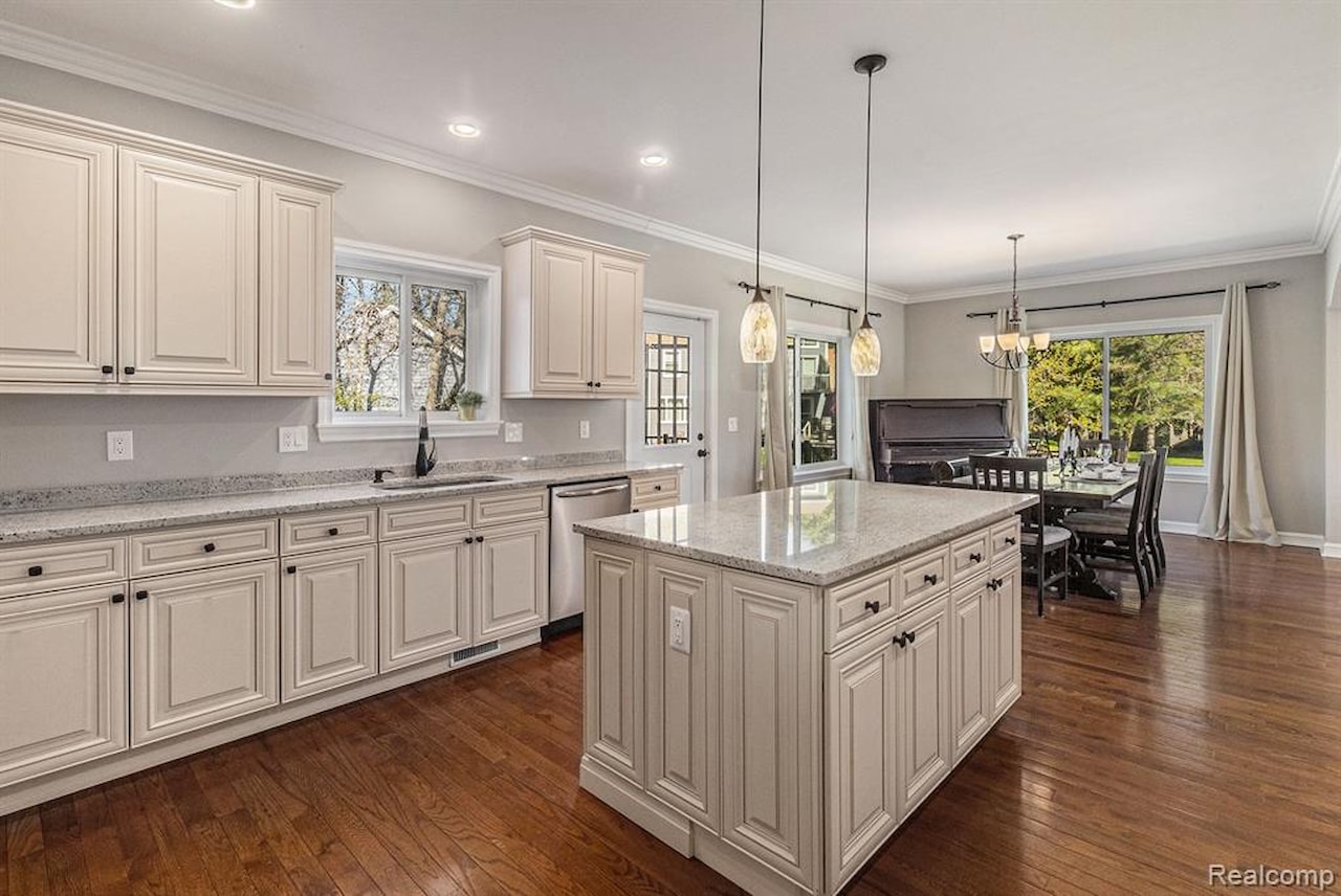 1540 Kessler Ave in Keego Harbor, MI Photo 14