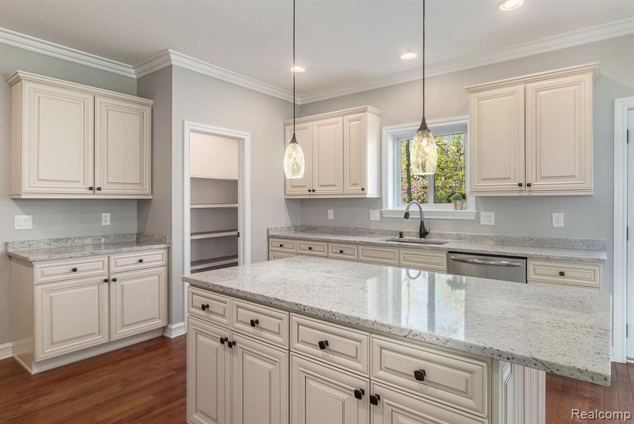 1540 Kessler Ave in Keego Harbor, MI Photo 16