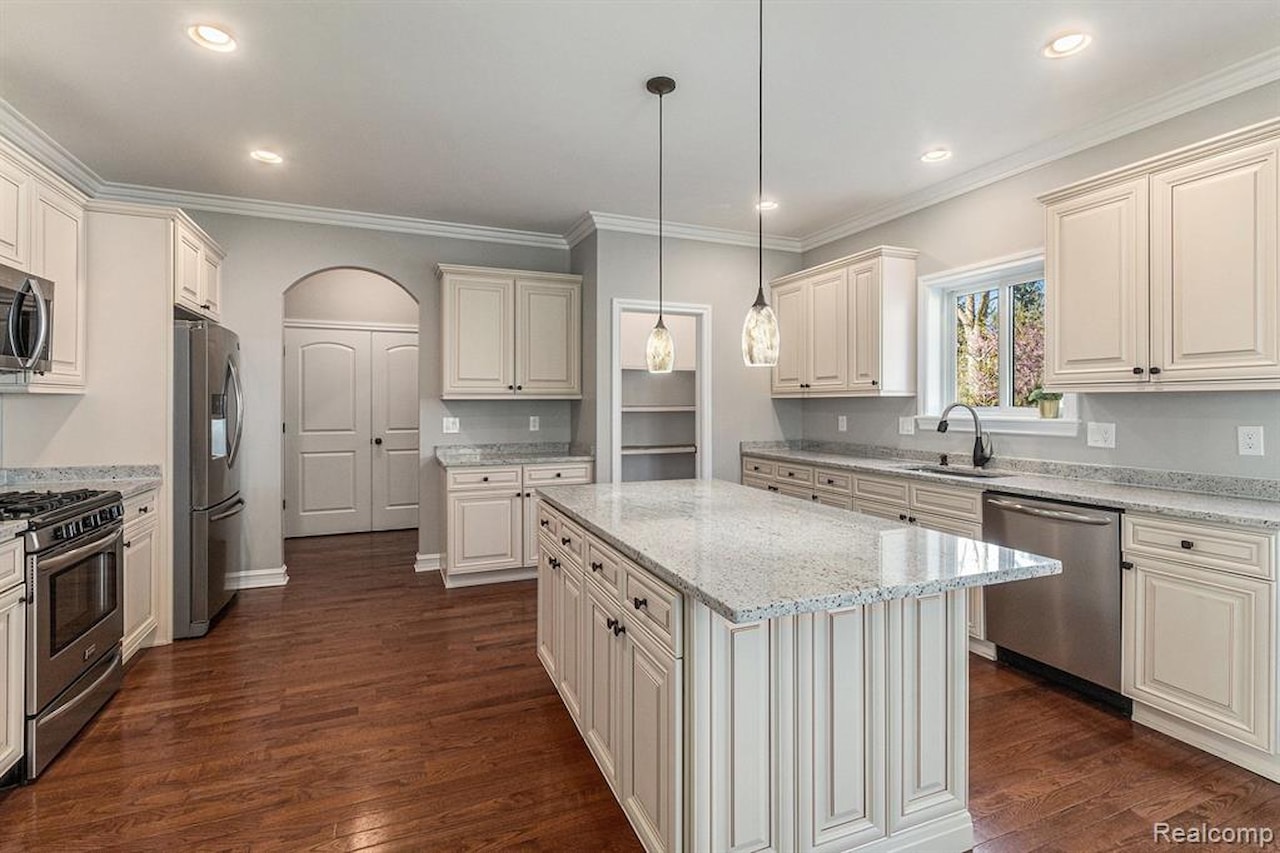 1540 Kessler Ave in Keego Harbor, MI Photo 17