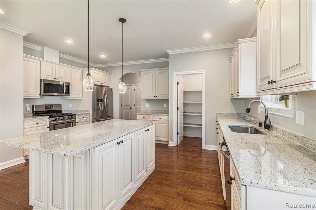 1540 Kessler Ave in Keego Harbor, MI Photo 18