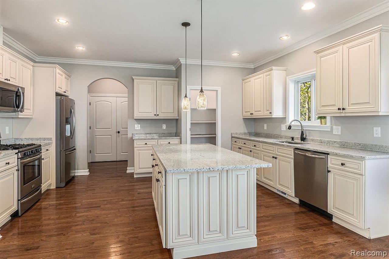 1540 Kessler Ave in Keego Harbor, MI Photo 19