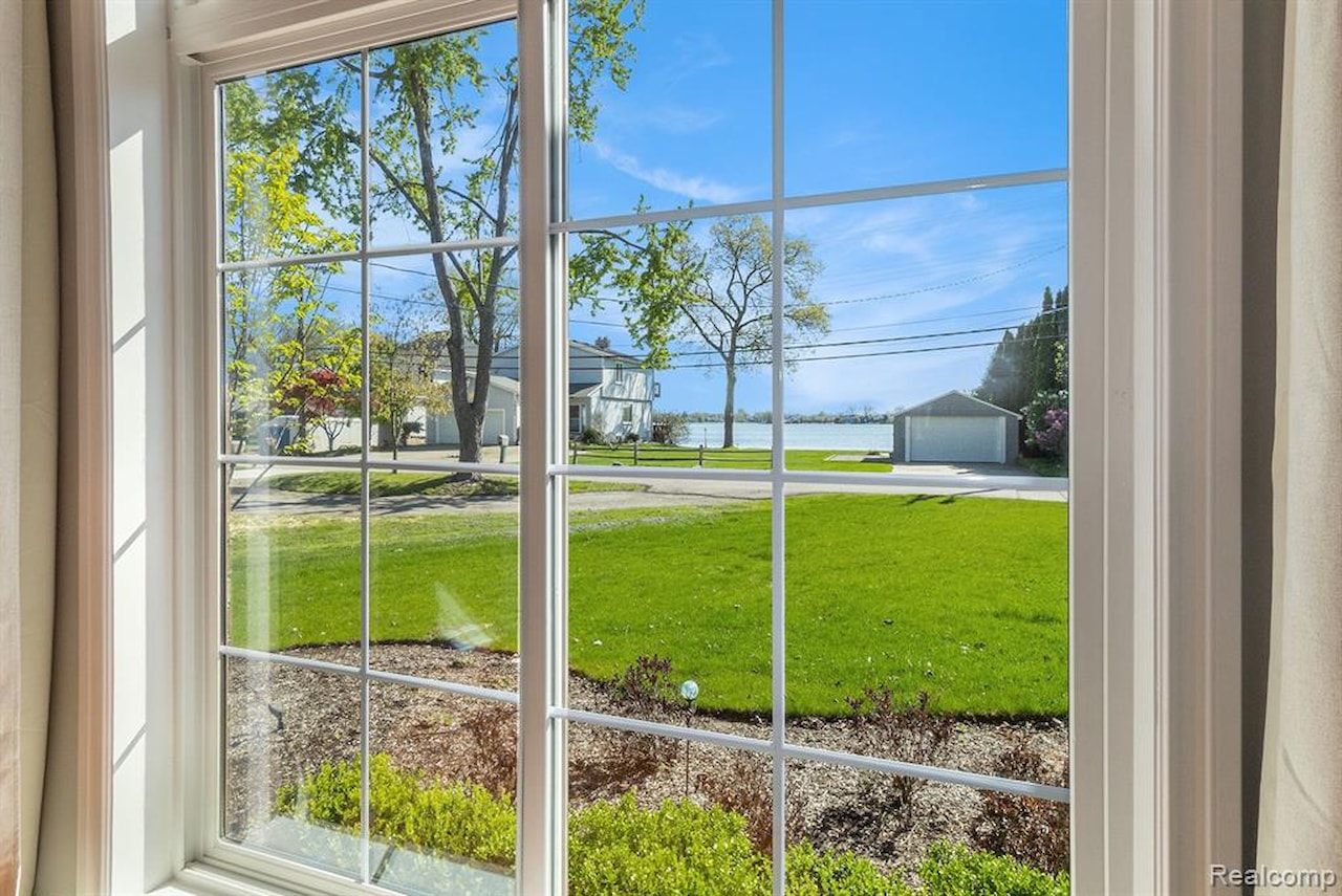 1540 Kessler Ave in Keego Harbor, MI Photo 9