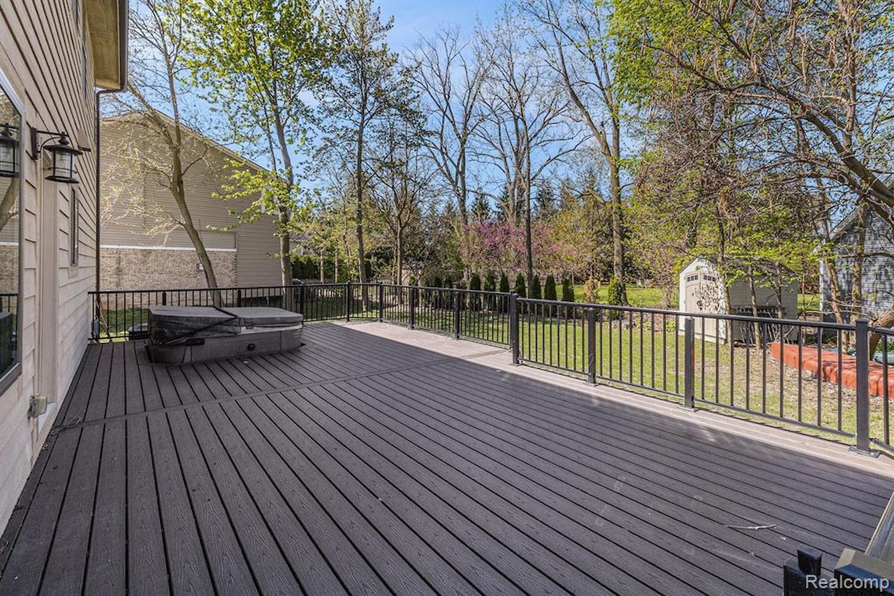 1540 Kessler Ave in Keego Harbor, MI Photo 40