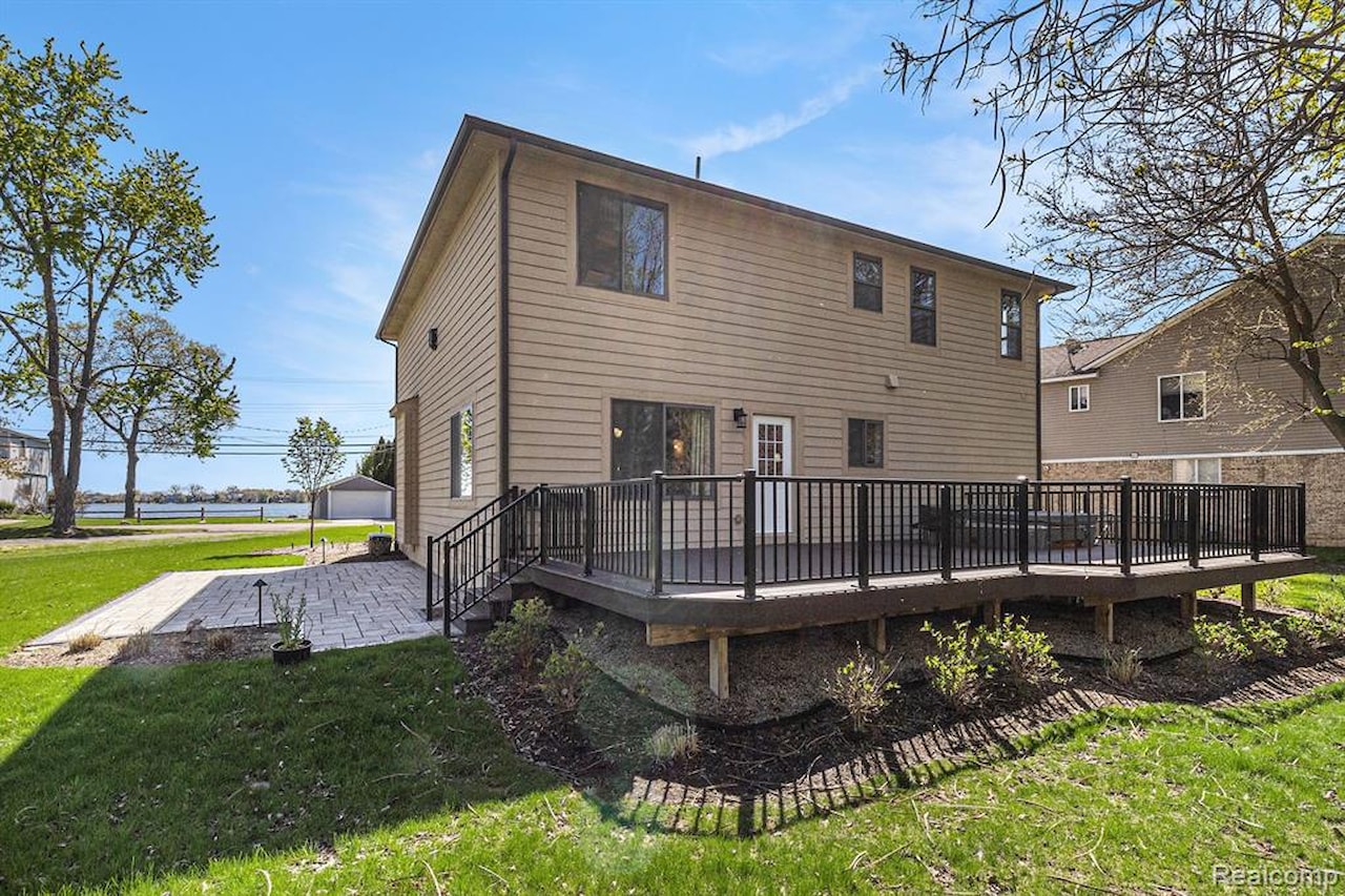 1540 Kessler Ave in Keego Harbor, MI Photo 41