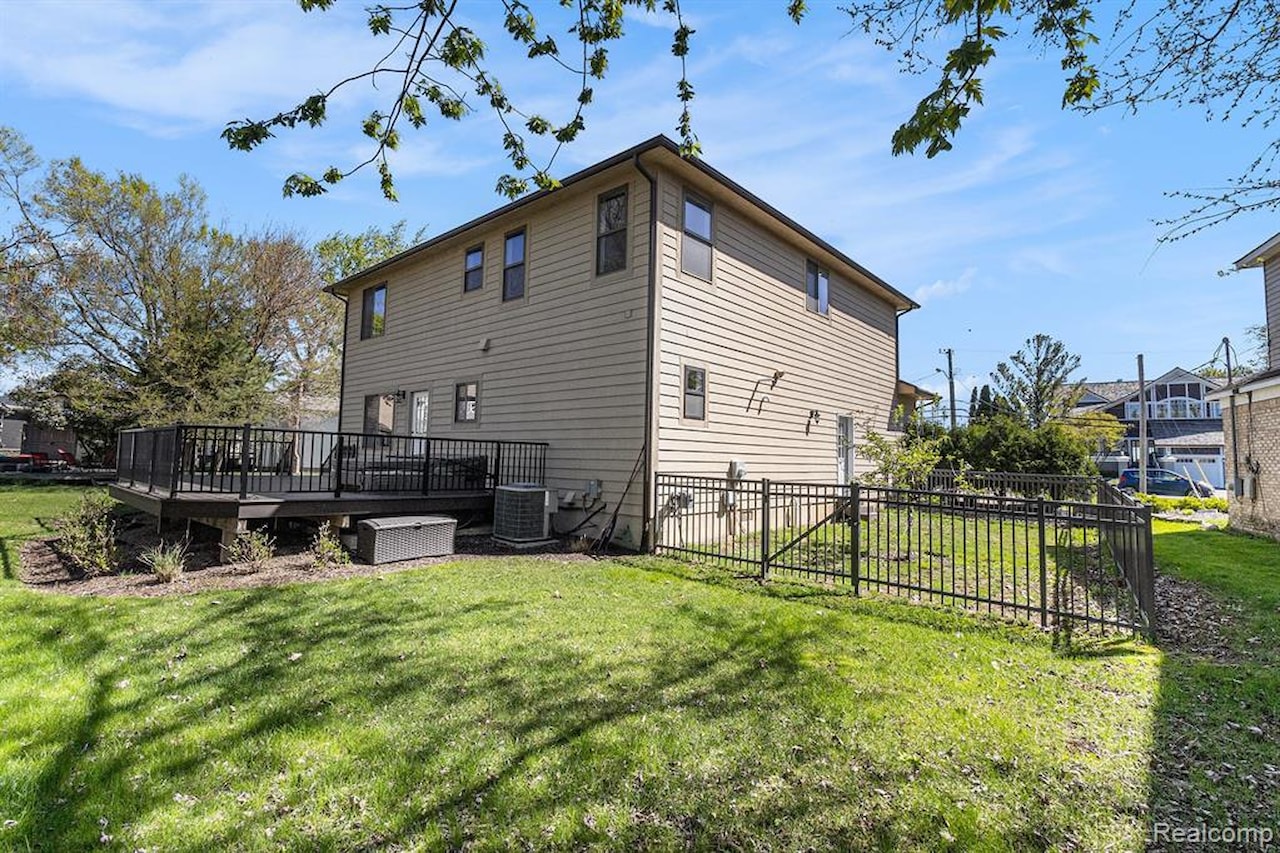 1540 Kessler Ave in Keego Harbor, MI Photo 42