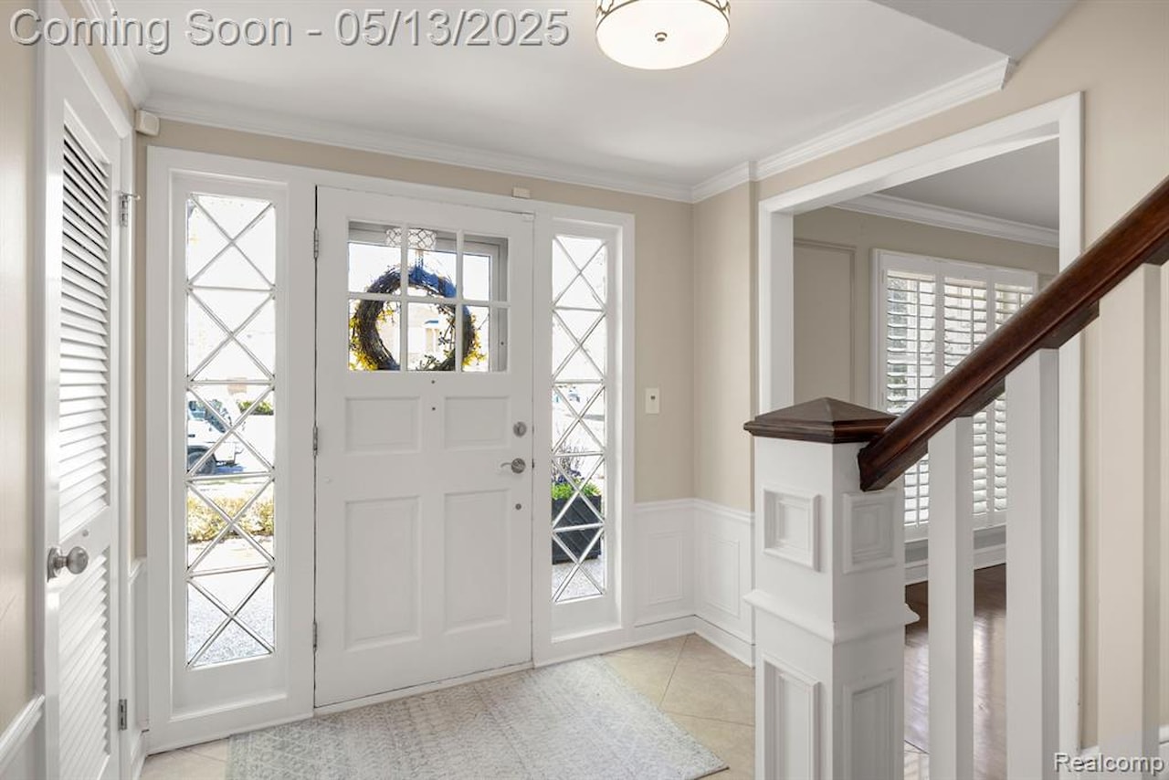 229 Clifton Rd in Bloomfield Twp, MI Photo 2