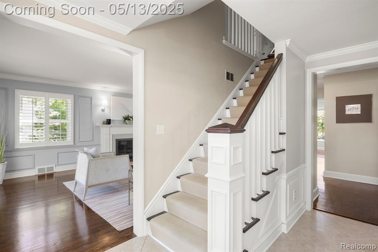 229 Clifton Rd in Bloomfield Twp, MI Photo 3