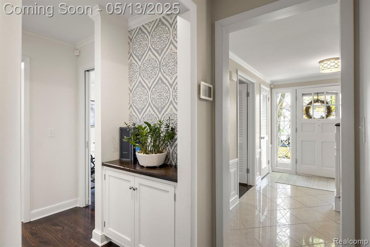 229 Clifton Rd in Bloomfield Twp, MI Photo 4