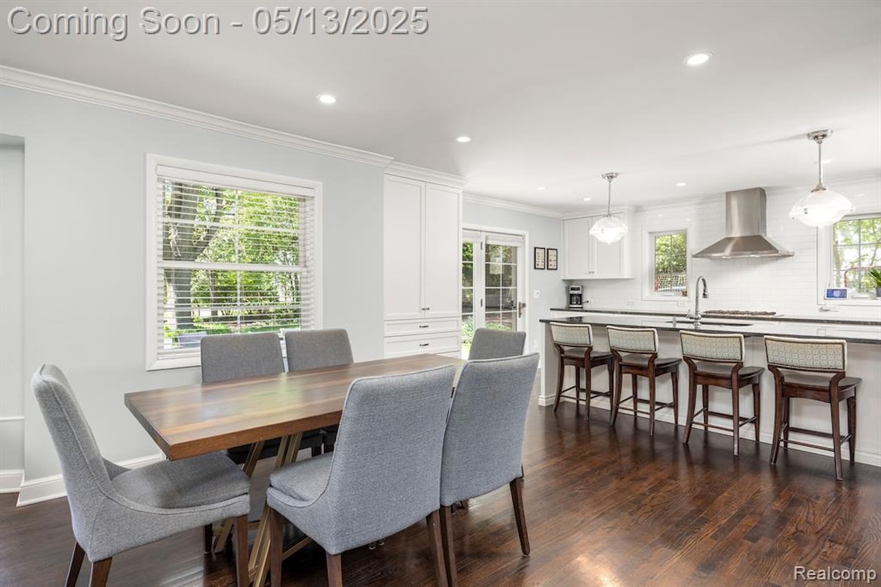 229 Clifton Rd in Bloomfield Twp, MI Photo 9