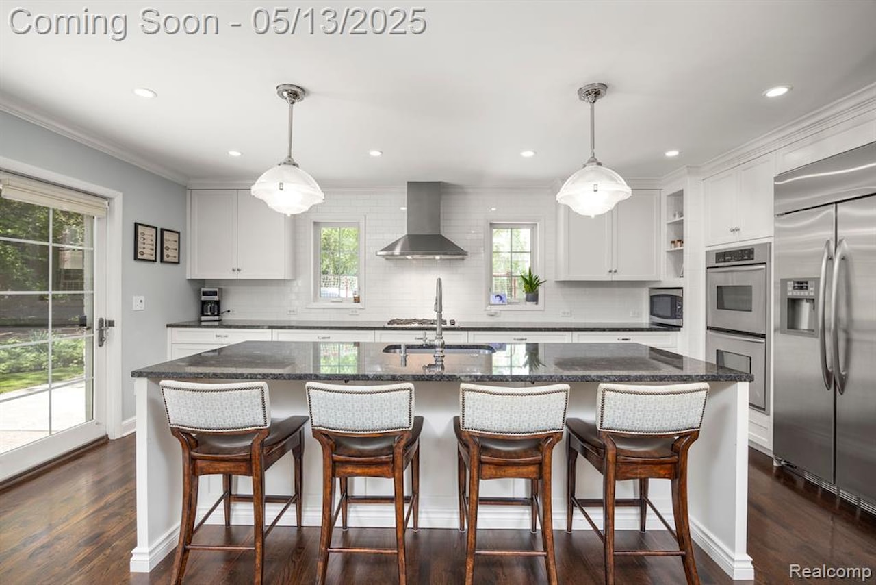229 Clifton Rd in Bloomfield Twp, MI Photo 11