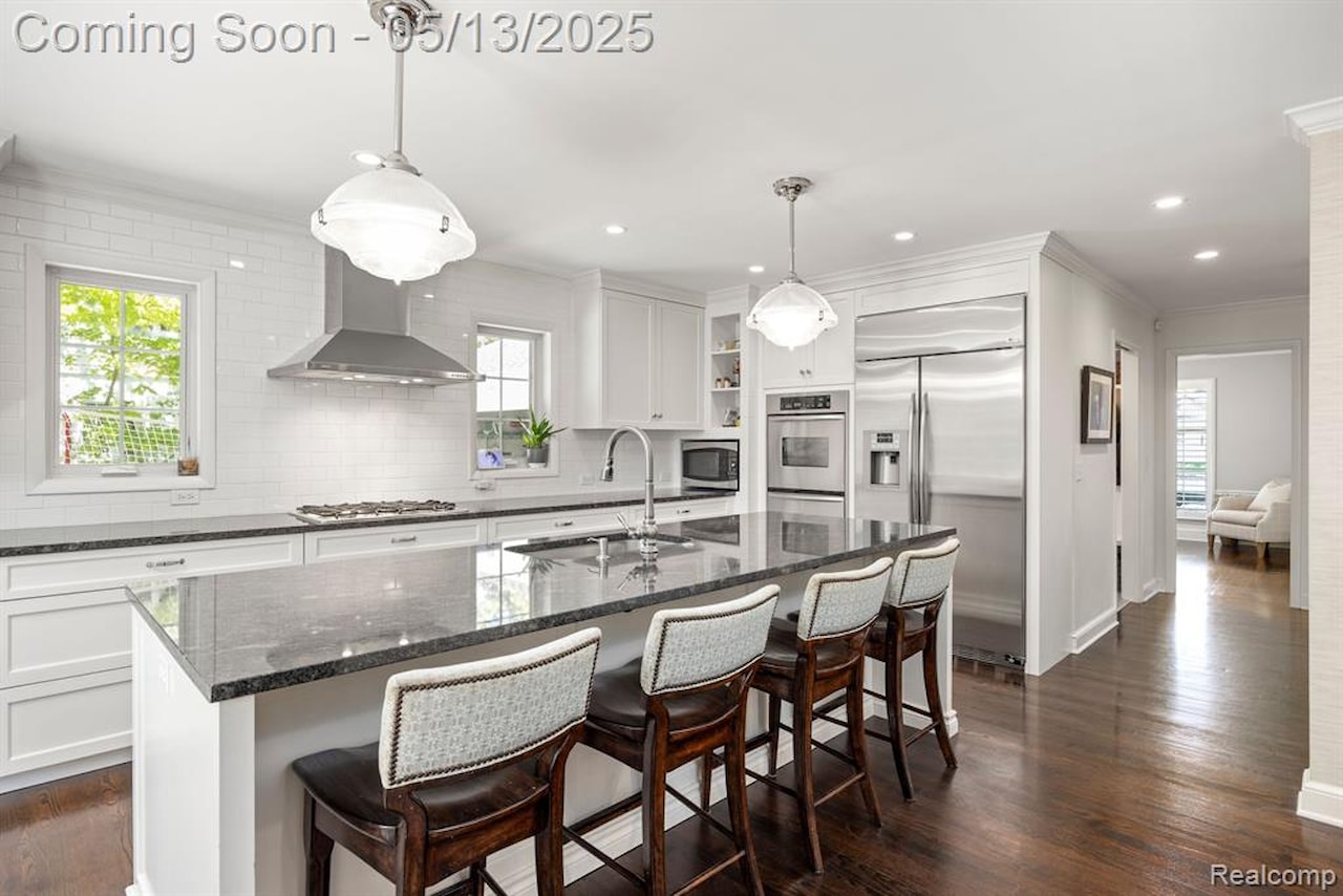 229 Clifton Rd in Bloomfield Twp, MI Photo 12