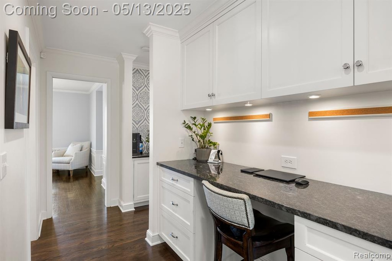 229 Clifton Rd in Bloomfield Twp, MI Photo 14