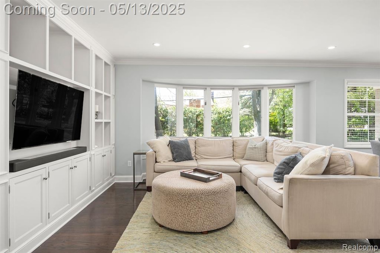 229 Clifton Rd in Bloomfield Twp, MI Photo 15