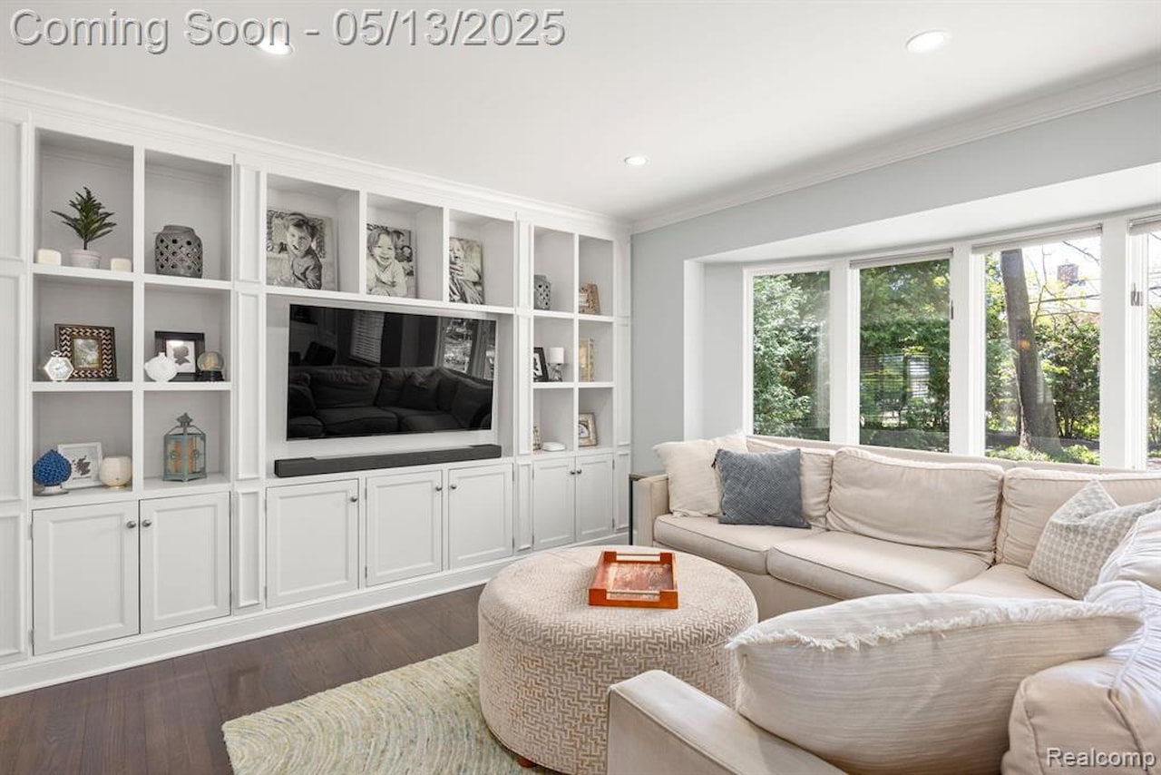 229 Clifton Rd in Bloomfield Twp, MI Photo 16