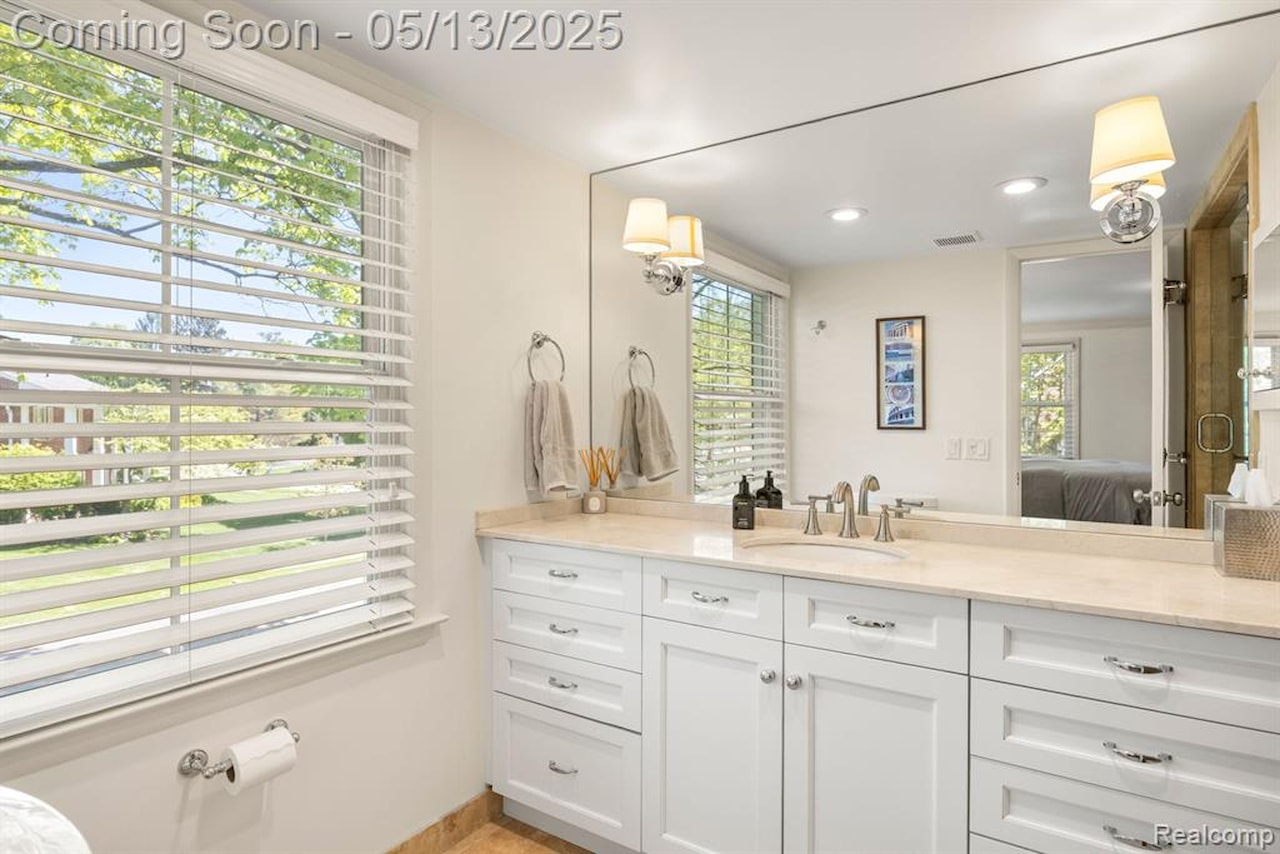 229 Clifton Rd in Bloomfield Twp, MI Photo 20