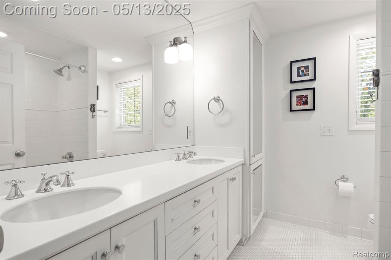 229 Clifton Rd in Bloomfield Twp, MI Photo 28