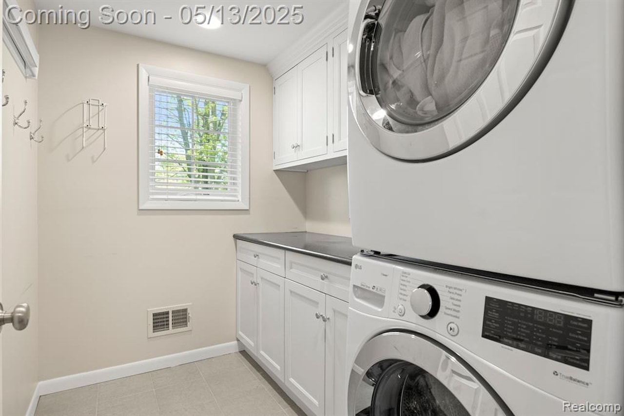 229 Clifton Rd in Bloomfield Twp, MI Photo 29