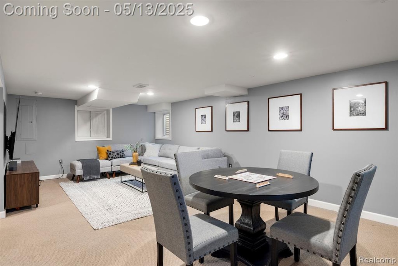 229 Clifton Rd in Bloomfield Twp, MI Photo 30