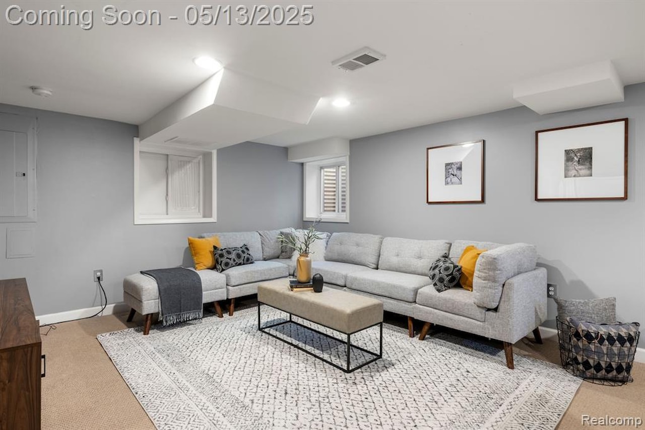 229 Clifton Rd in Bloomfield Twp, MI Photo 31
