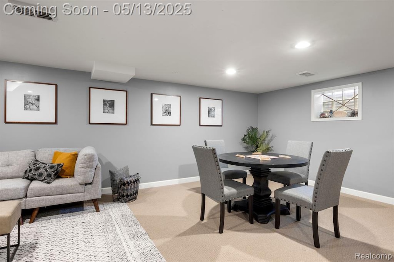 229 Clifton Rd in Bloomfield Twp, MI Photo 32