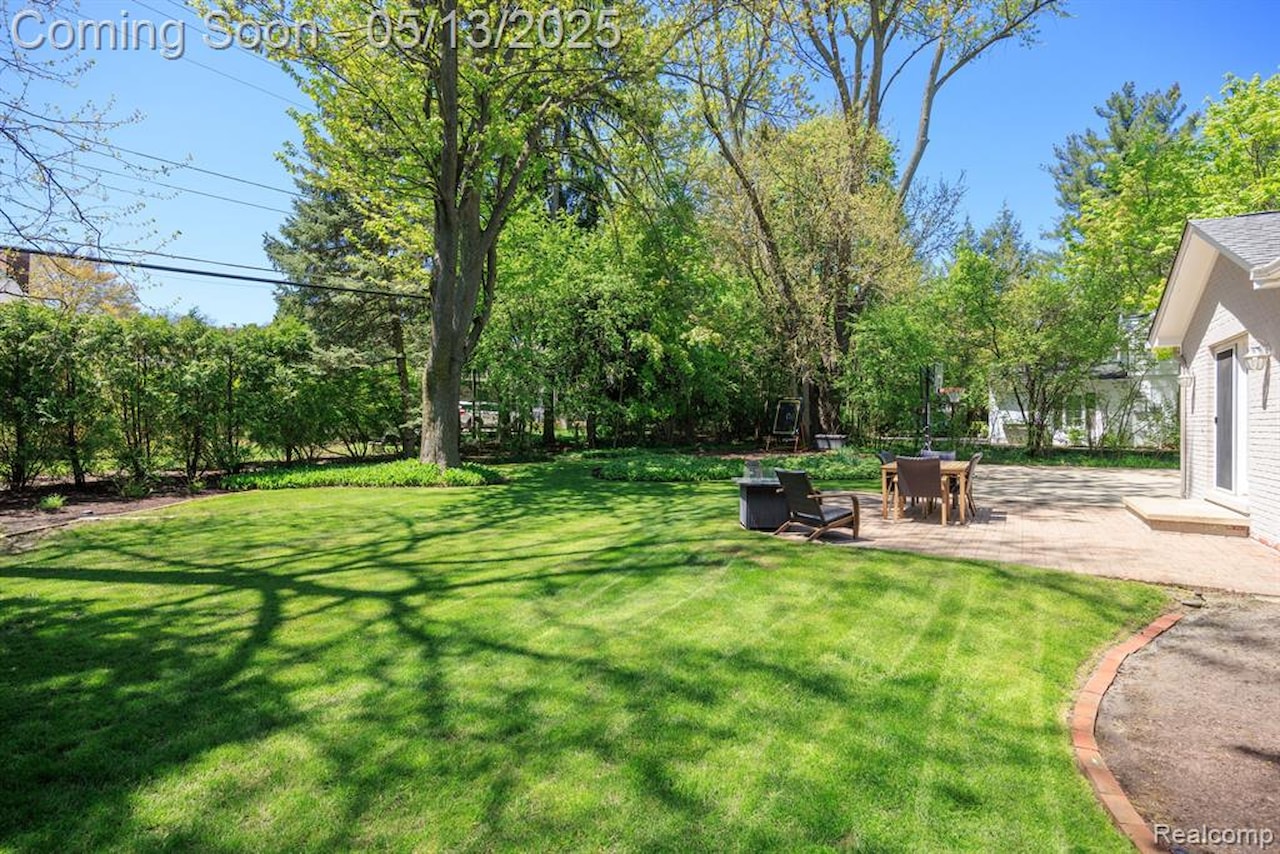 229 Clifton Rd in Bloomfield Twp, MI Photo 35
