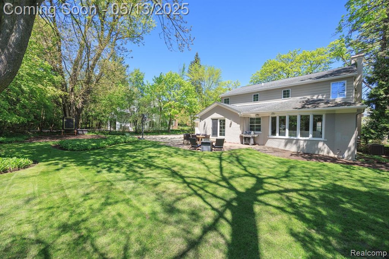 229 Clifton Rd in Bloomfield Twp, MI Photo 36